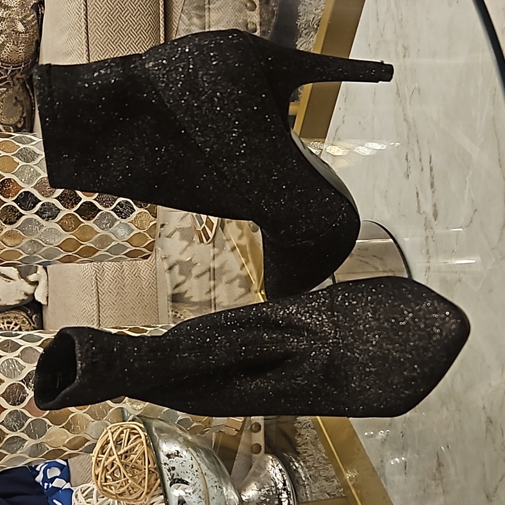 Brash Glittery Pull-on Sock Booties